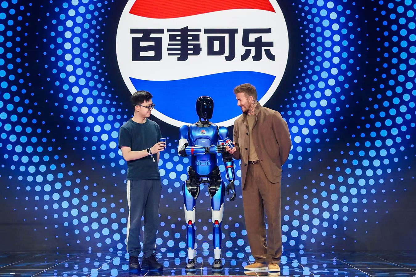 南宫NG28机器人携手百事中国共创“百事蓝宝” 共燃渴望新章